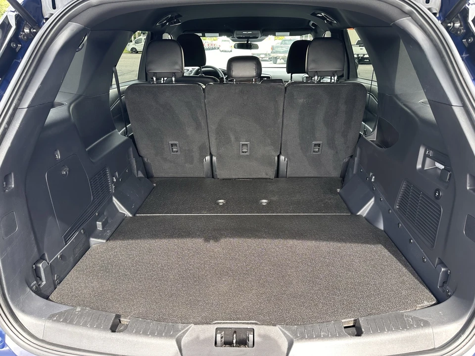 2025 Ford Explorer 6th Gen - Image 17 of 25