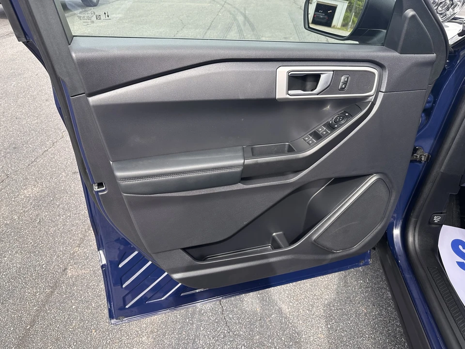 2025 Ford Explorer 6th Gen - Image 11 of 25