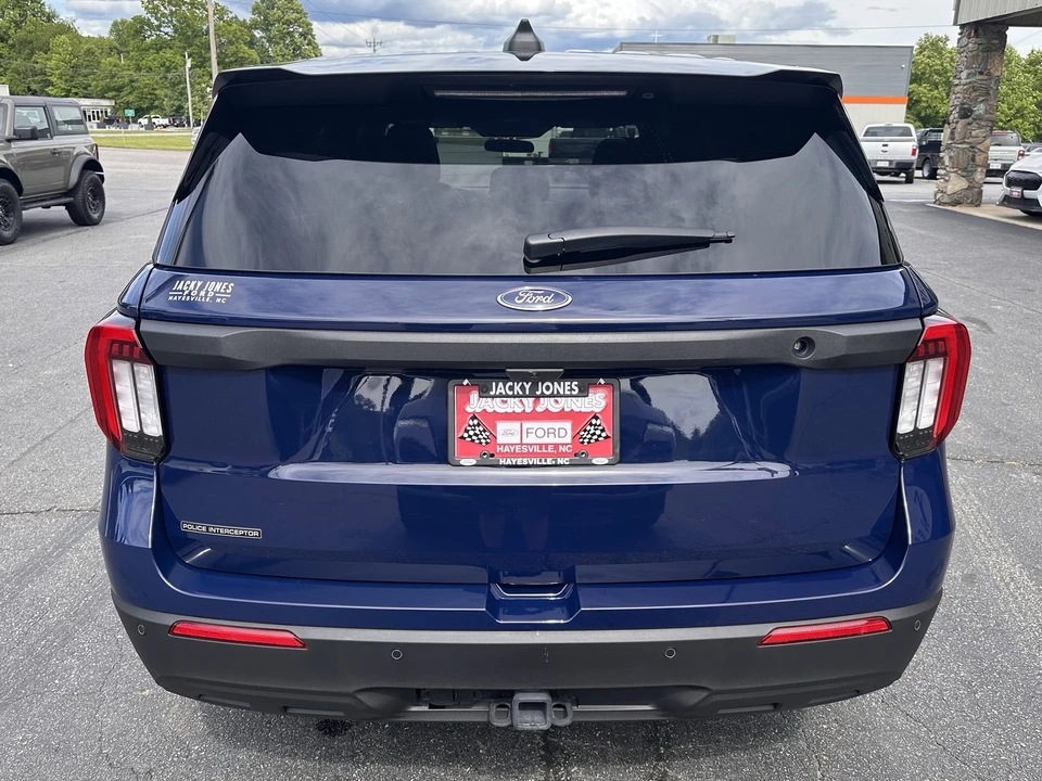 2025 Ford Explorer 6th Gen - Image 8 of 25
