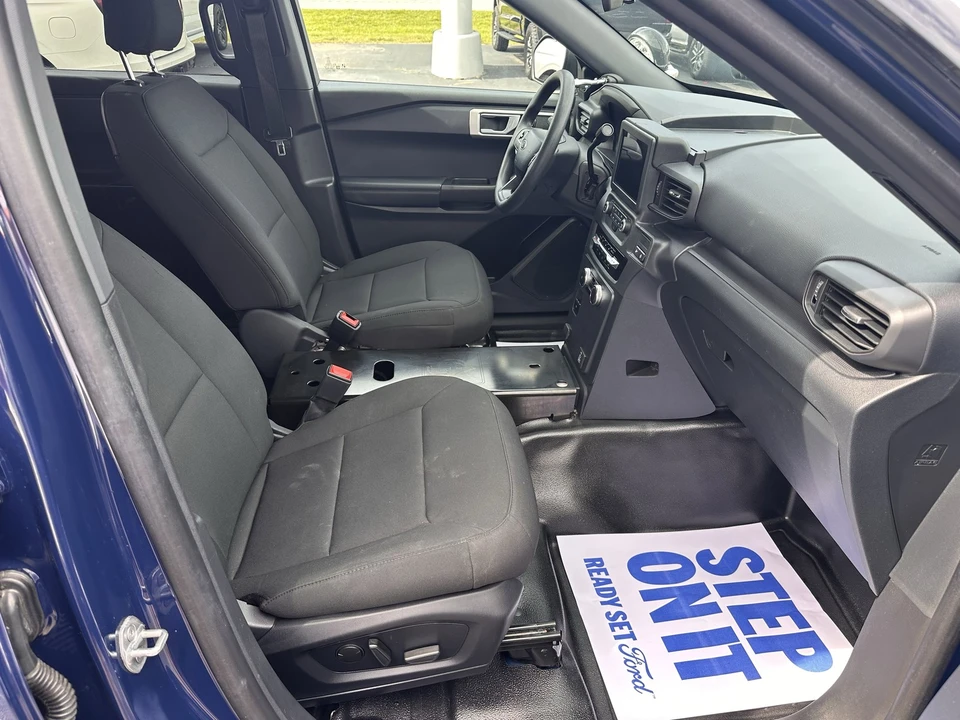 2025 Ford Explorer 6th Gen - Image 15 of 25