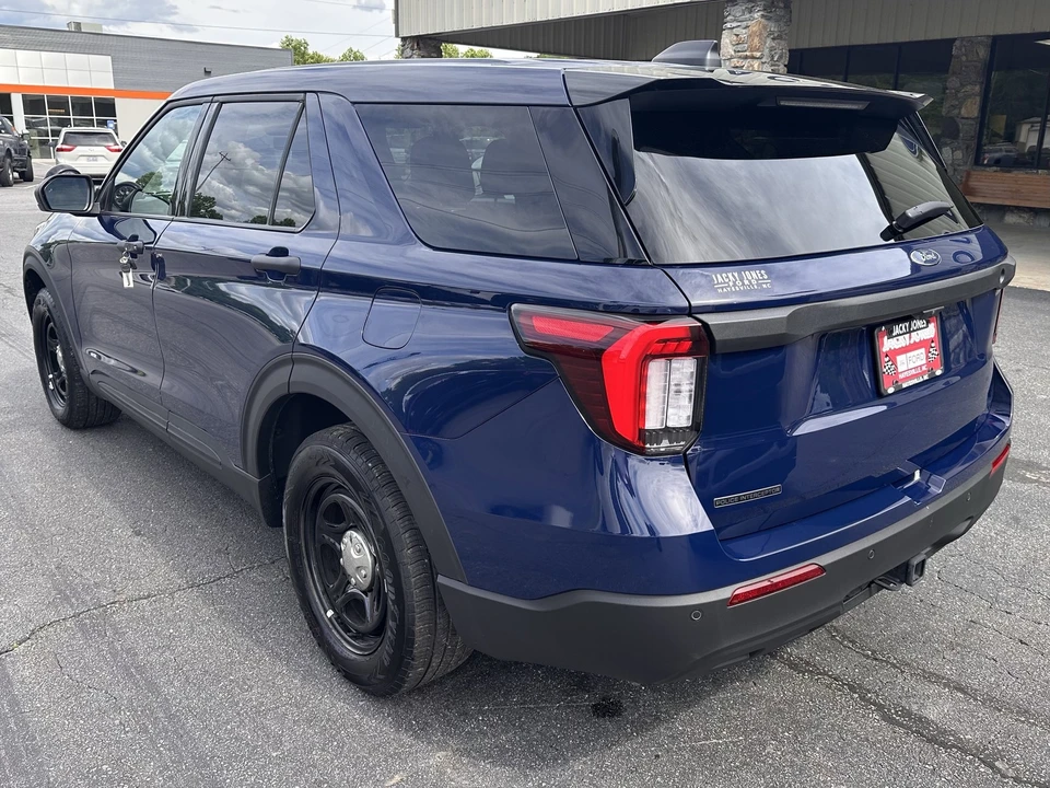 2025 Ford Explorer 6th Gen - Image 9 of 25