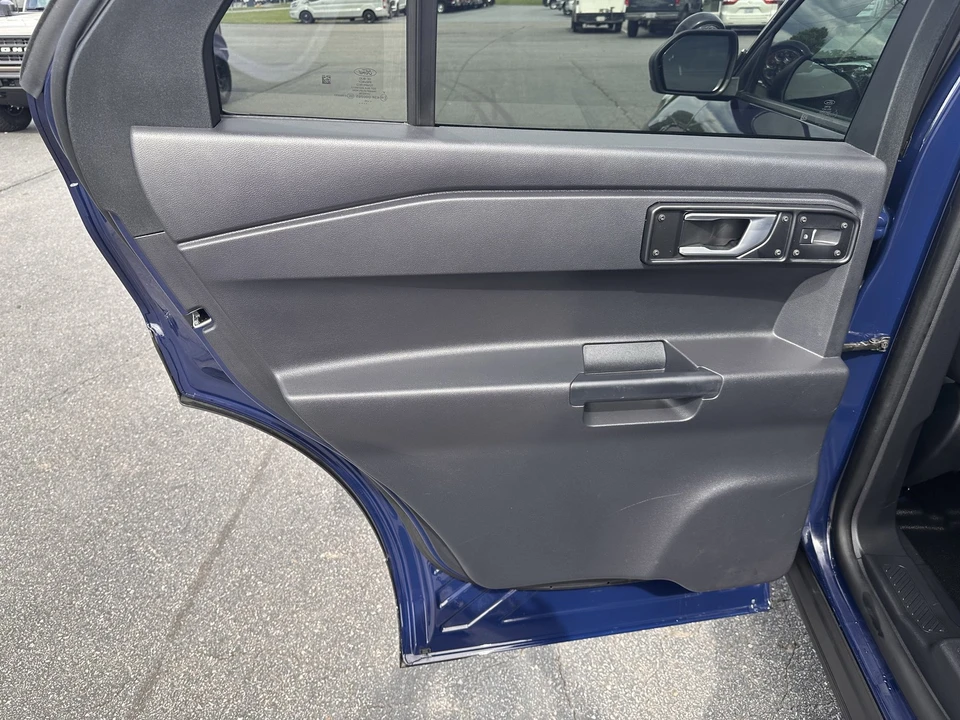 2025 Ford Explorer 6th Gen - Image 13 of 25