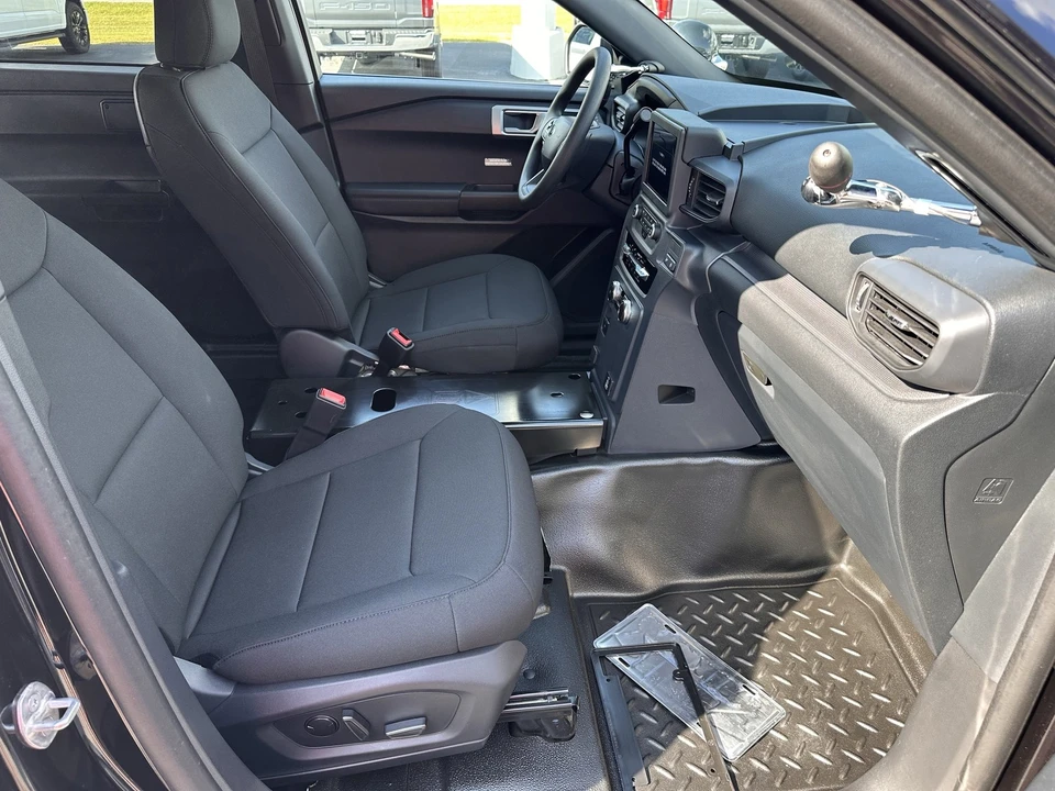 2025 Ford Explorer 6th Gen - Image 14 of 21