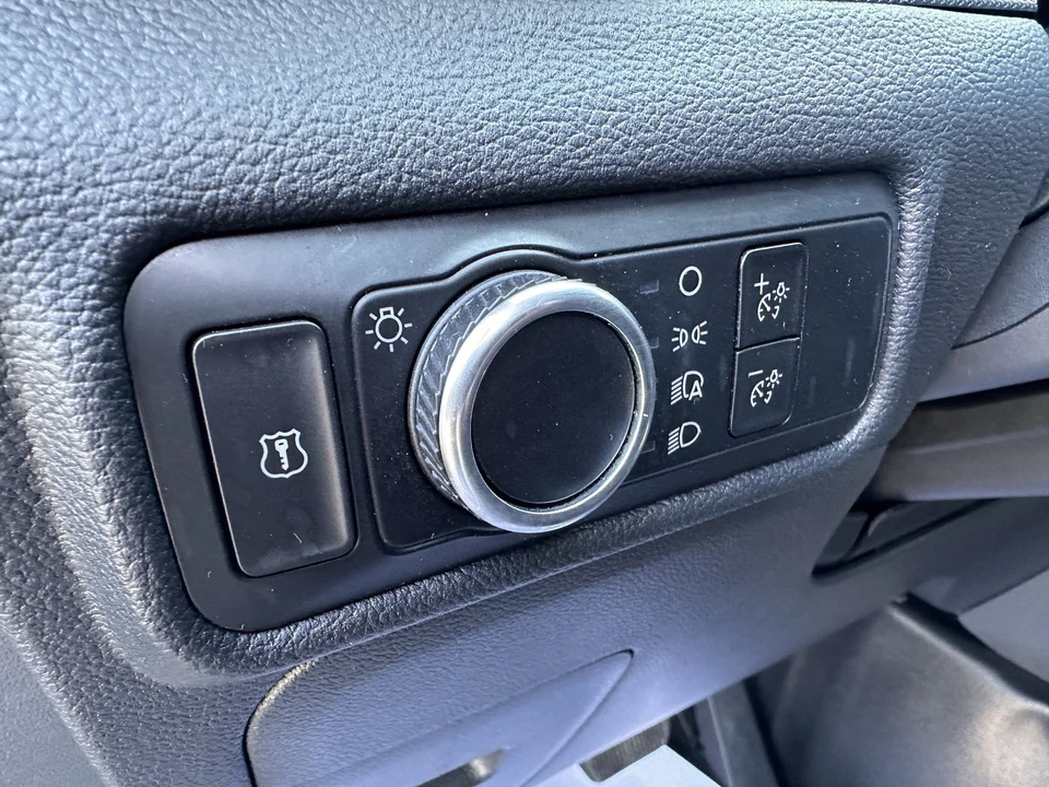 2025 Ford Explorer 6th Gen - Image 18 of 28