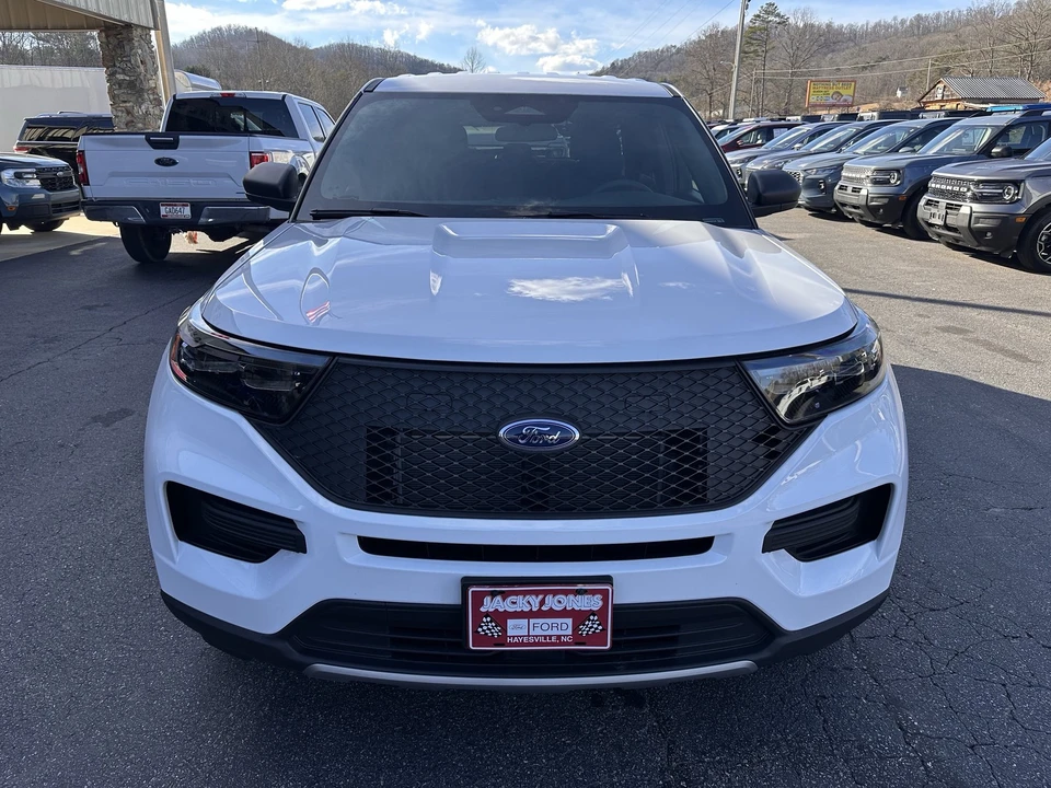 2025 Ford Explorer 6th Gen - Image 2 of 28