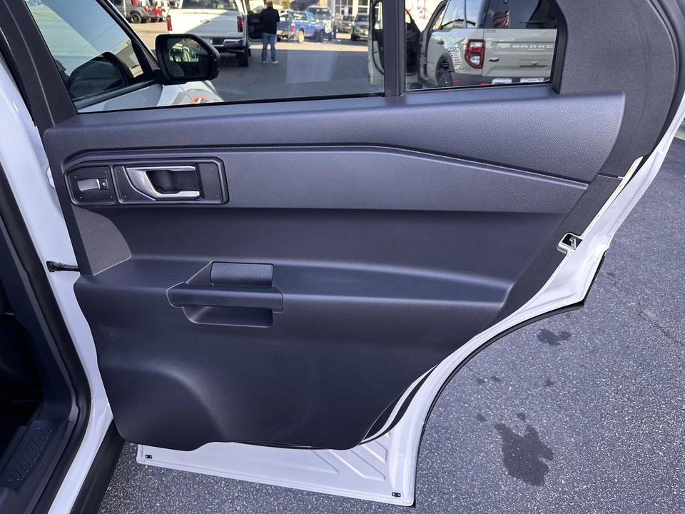 2025 Ford Explorer 6th Gen - Image 14 of 28