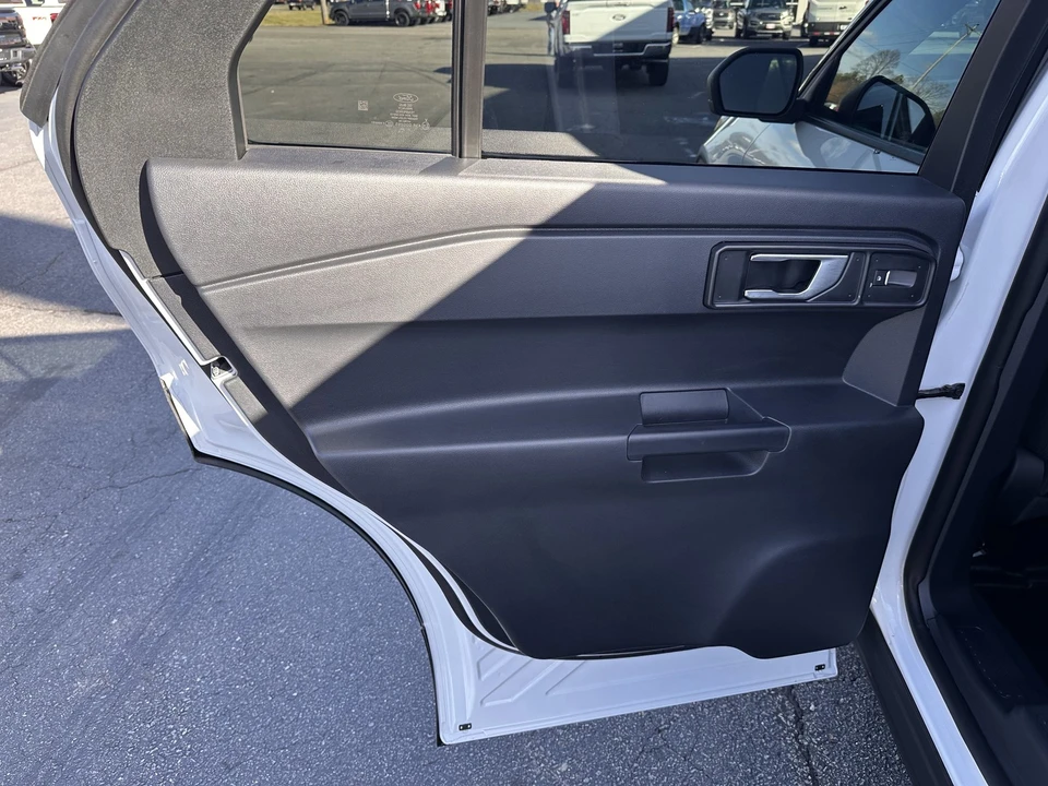 2025 Ford Explorer 6th Gen - Image 10 of 28
