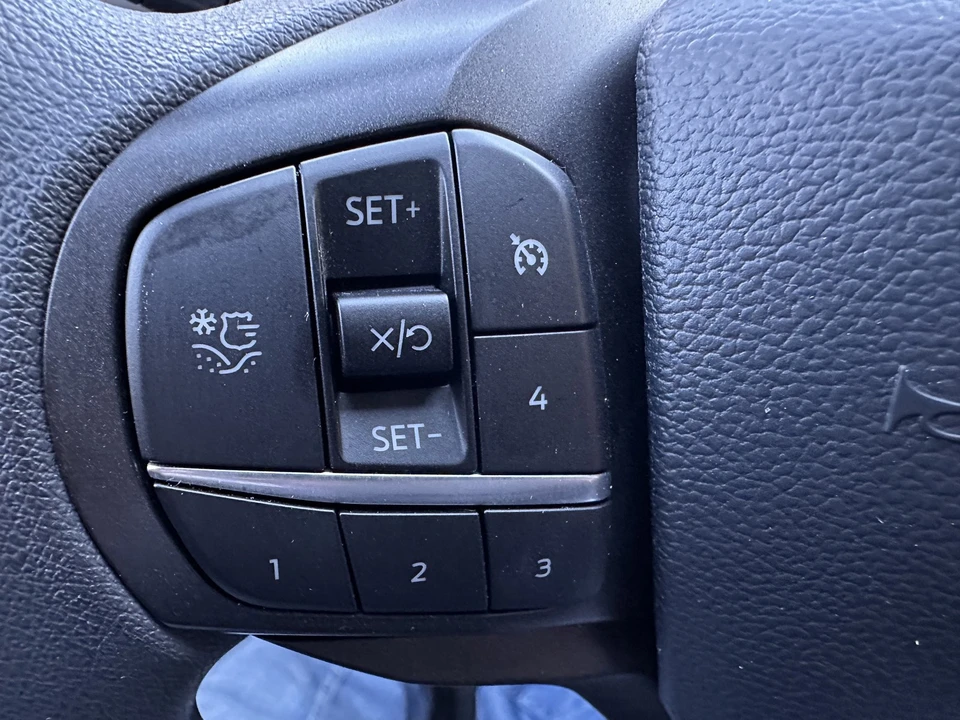 2025 Ford Explorer 6th Gen - Image 20 of 28
