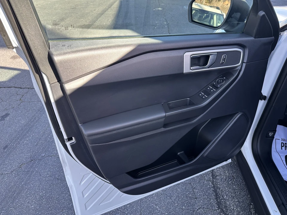 2025 Ford Explorer 6th Gen - Image 8 of 28