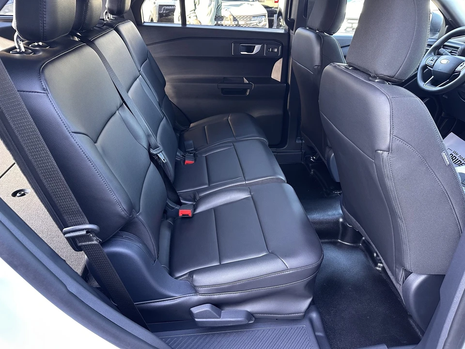 2025 Ford Explorer 6th Gen - Image 15 of 28