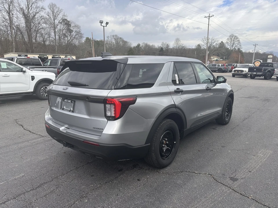 2025 Ford Explorer 6th Gen - Image 6 of 12