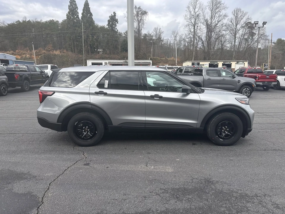 2025 Ford Explorer 6th Gen - Image 5 of 12