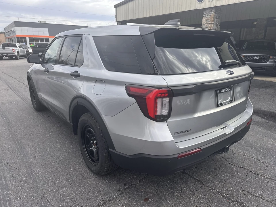 2025 Ford Explorer 6th Gen - Image 8 of 12