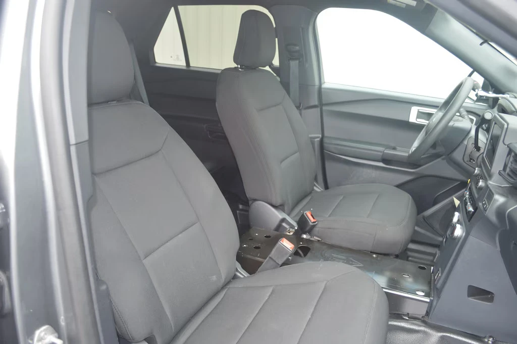 2025 Ford Explorer 6th Gen - Image 16 of 23