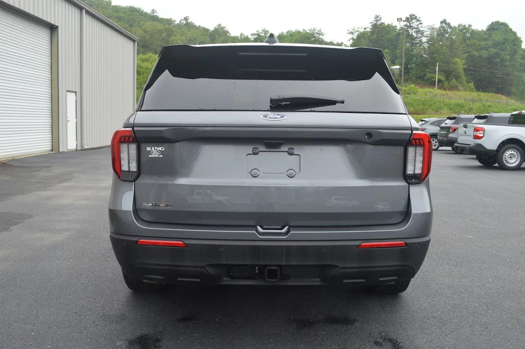2025 Ford Explorer 6th Gen - Image 6 of 23