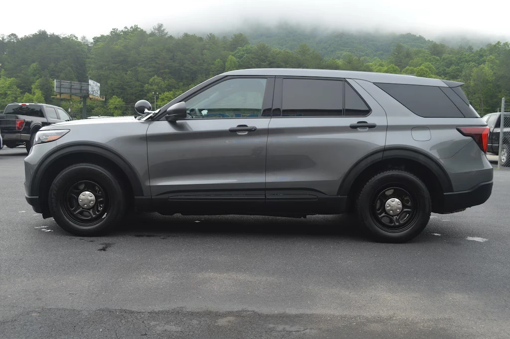 2025 Ford Explorer 6th Gen - Image 2 of 23