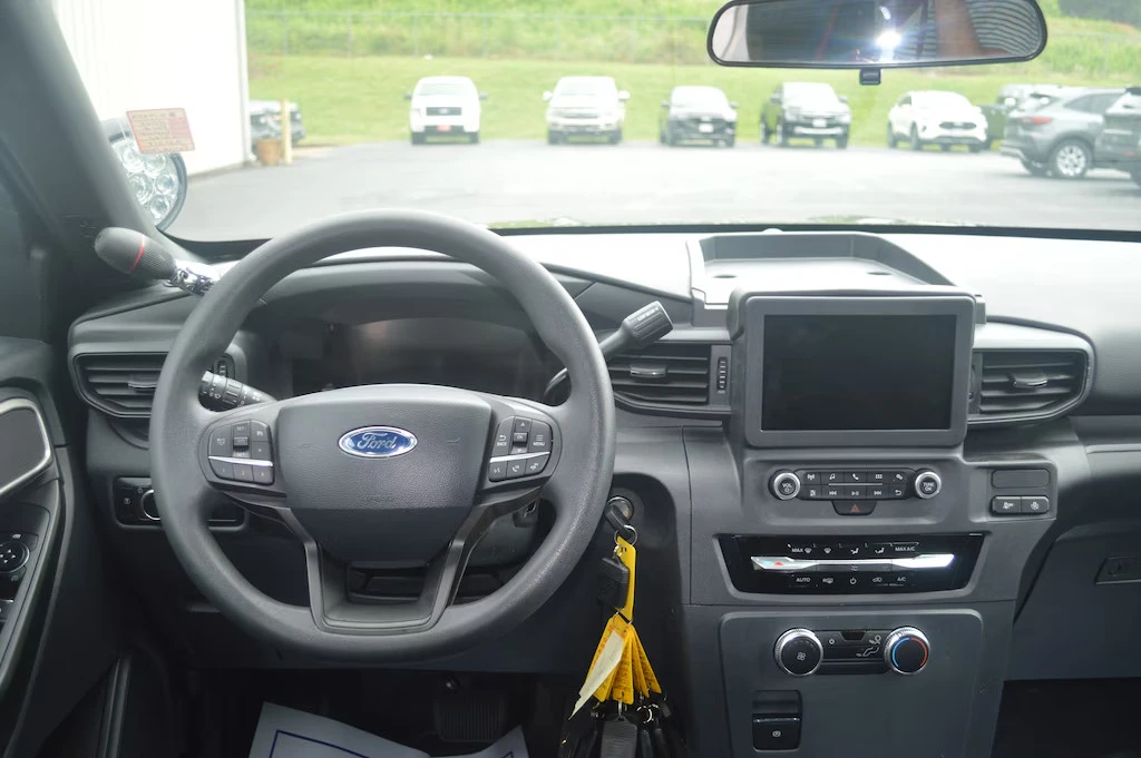 2025 Ford Explorer 6th Gen - Image 14 of 23