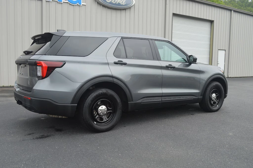 2025 Ford Explorer 6th Gen - Image 8 of 23