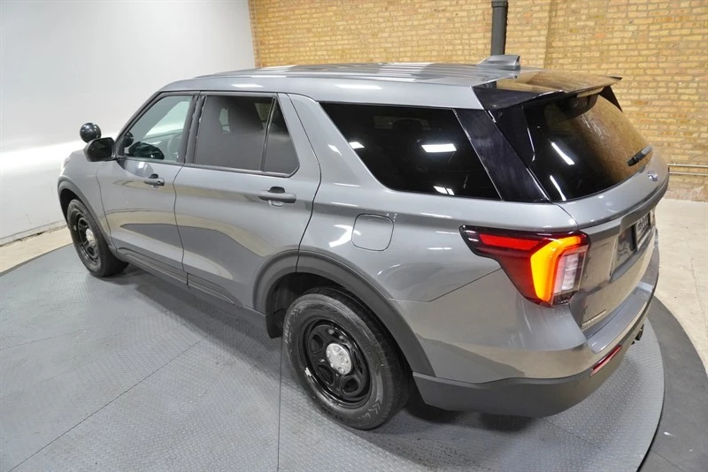 2025 Ford Explorer 6th Gen - Image 16 of 21
