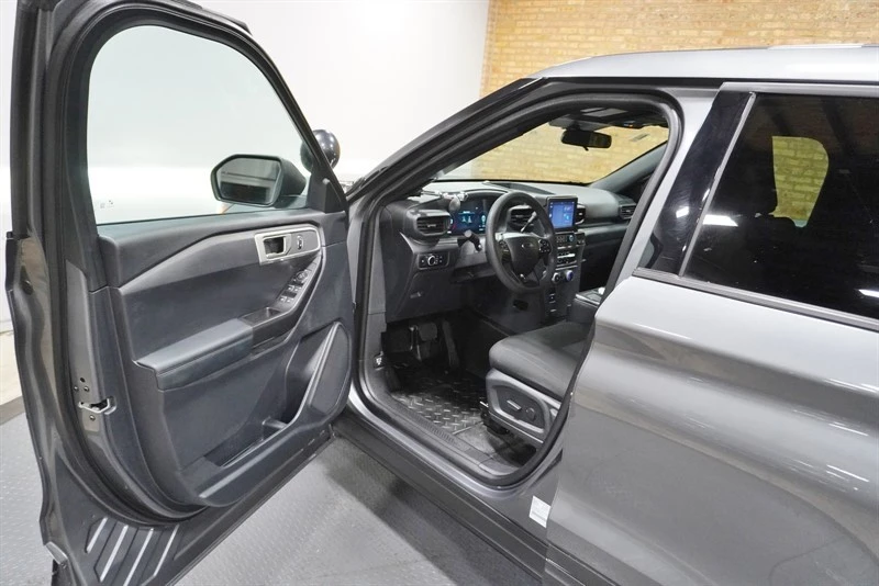 2025 Ford Explorer 6th Gen - Image 19 of 21