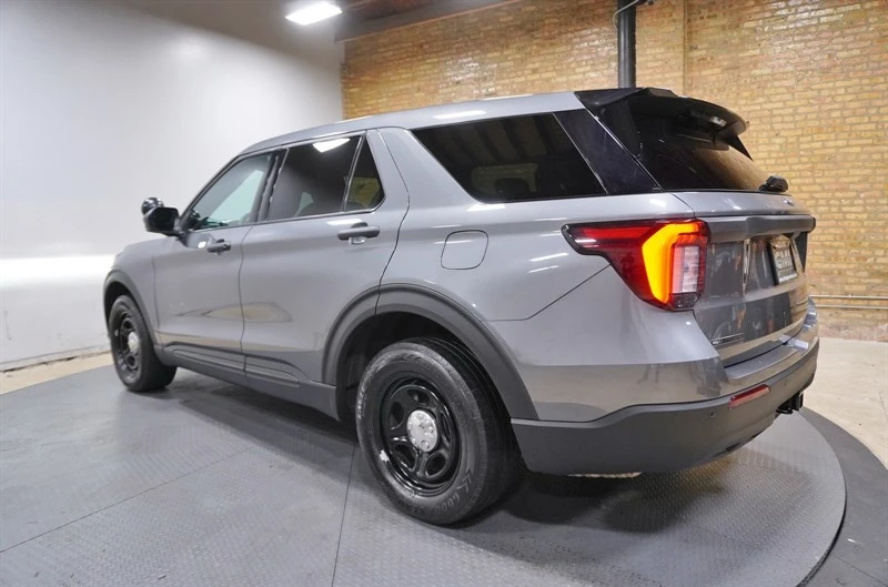 2025 Ford Explorer 6th Gen - Image 15 of 21