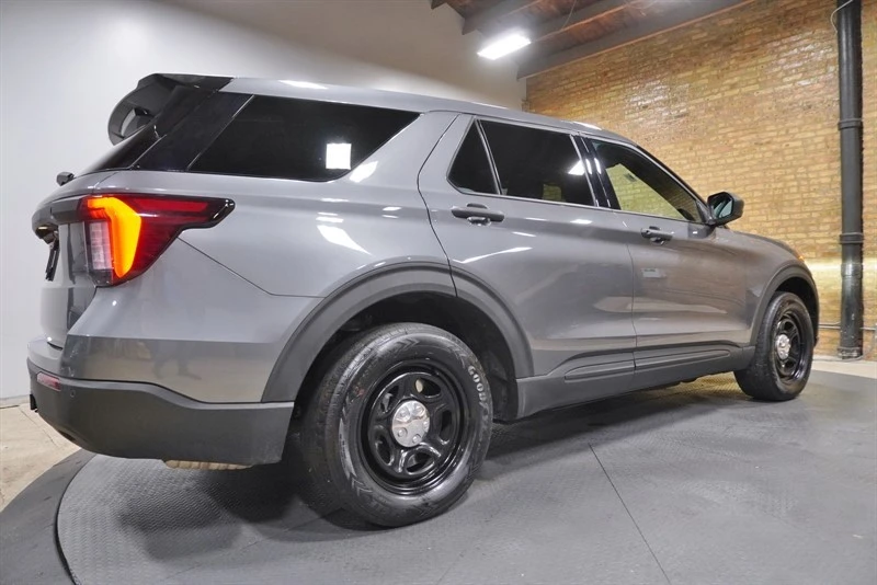2025 Ford Explorer 6th Gen - Image 12 of 21