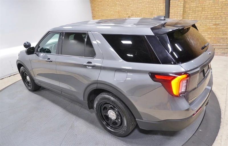 2025 Ford Explorer 6th Gen - Image 16 of 21
