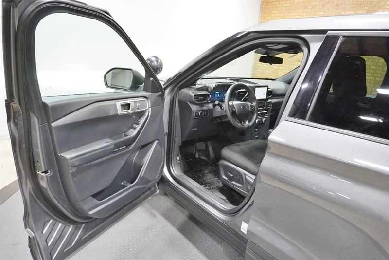 2025 Ford Explorer 6th Gen - Image 19 of 21