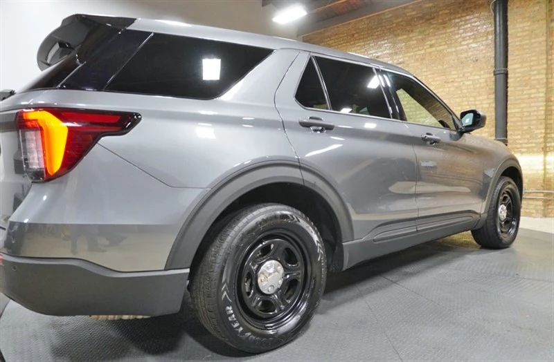 2025 Ford Explorer 6th Gen - Image 12 of 21
