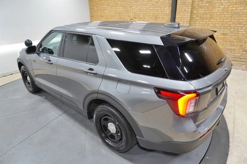 2025 Ford Explorer 6th Gen - Image 16 of 21