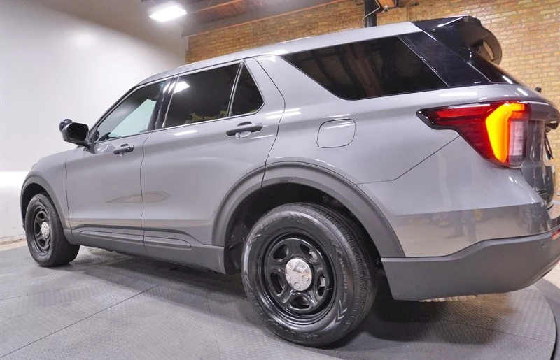 2025 Ford Explorer 6th Gen - Image 17 of 21