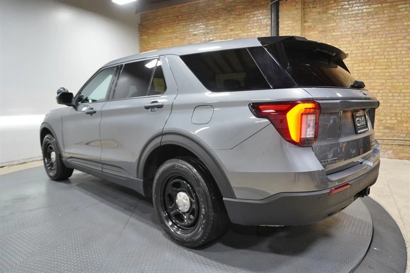 2025 Ford Explorer 6th Gen - Image 16 of 21