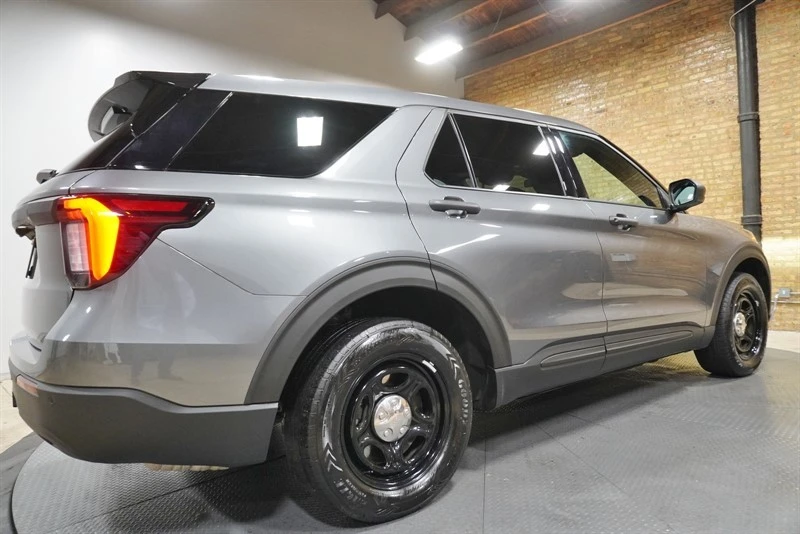 2025 Ford Explorer 6th Gen - Image 13 of 21