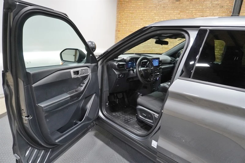 2025 Ford Explorer 6th Gen - Image 20 of 21