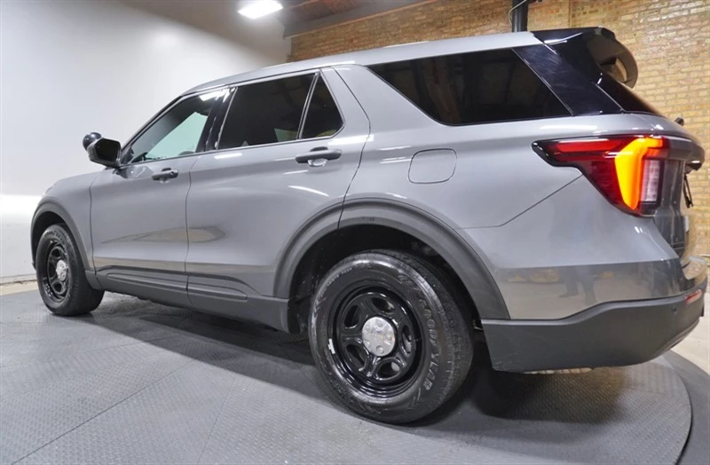 2025 Ford Explorer 6th Gen - Image 17 of 21