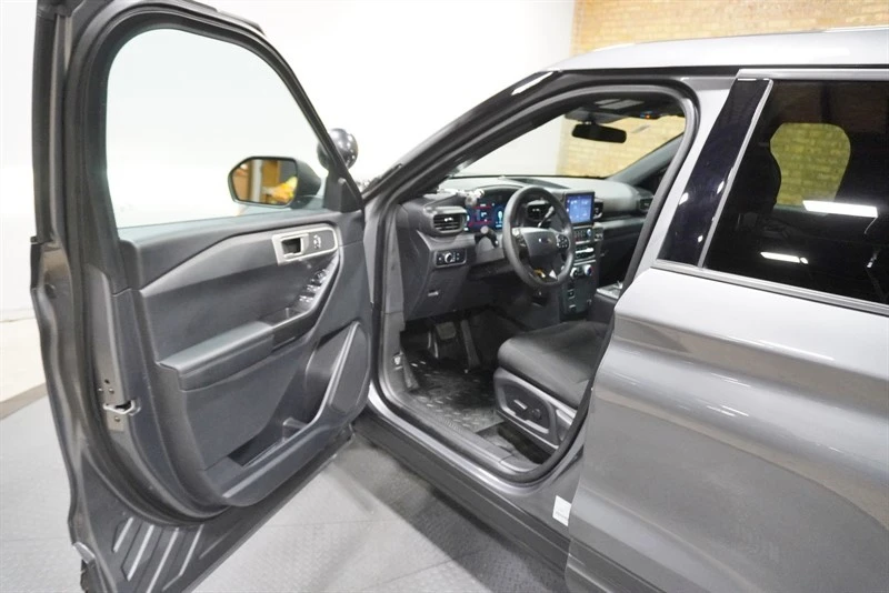 2025 Ford Explorer 6th Gen - Image 19 of 21