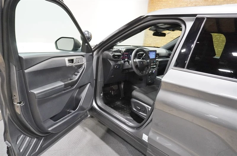 2025 Ford Explorer 6th Gen - Image 19 of 21