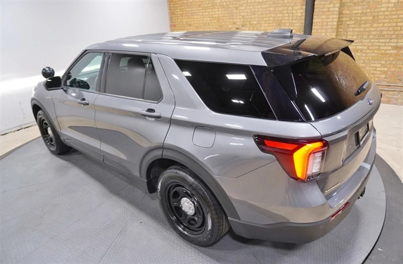 2025 Ford Explorer 6th Gen - Image 16 of 21