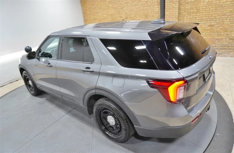 2025 Ford Explorer 6th Gen - Image 16 of 21