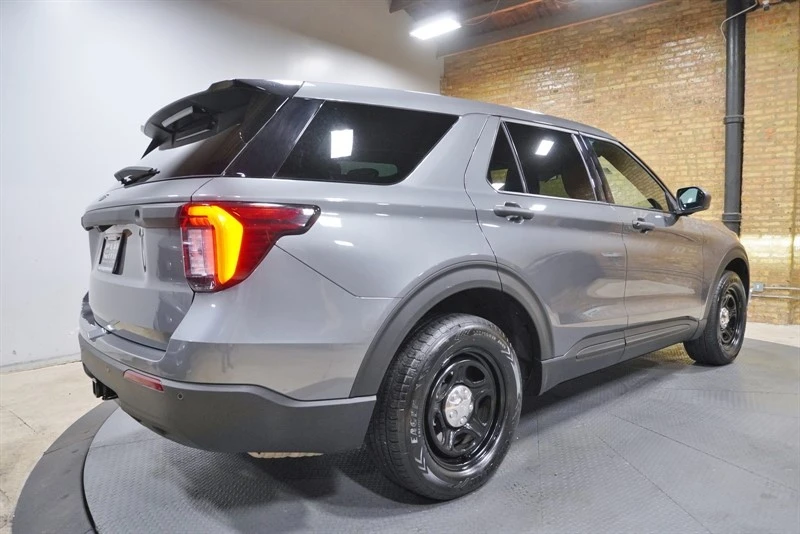 2025 Ford Explorer 6th Gen - Image 10 of 21
