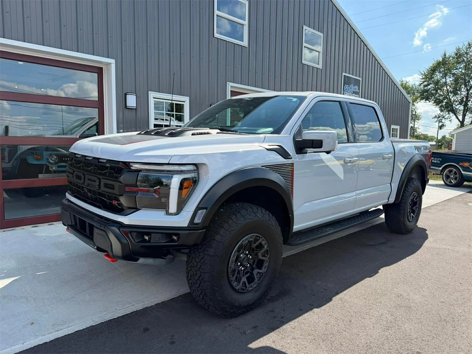 2025 Ford F-150 Raptor 14th Gen - Image 2 of 31