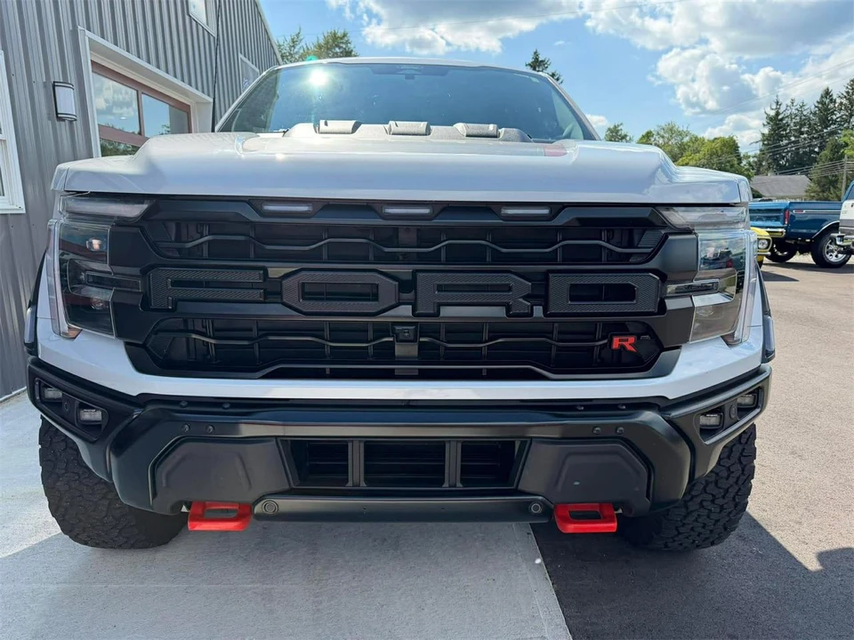 2025 Ford F-150 Raptor 14th Gen - Image 4 of 31
