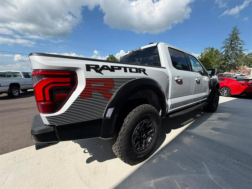 2025 Ford F-150 Raptor 14th Gen - Image 5 of 31