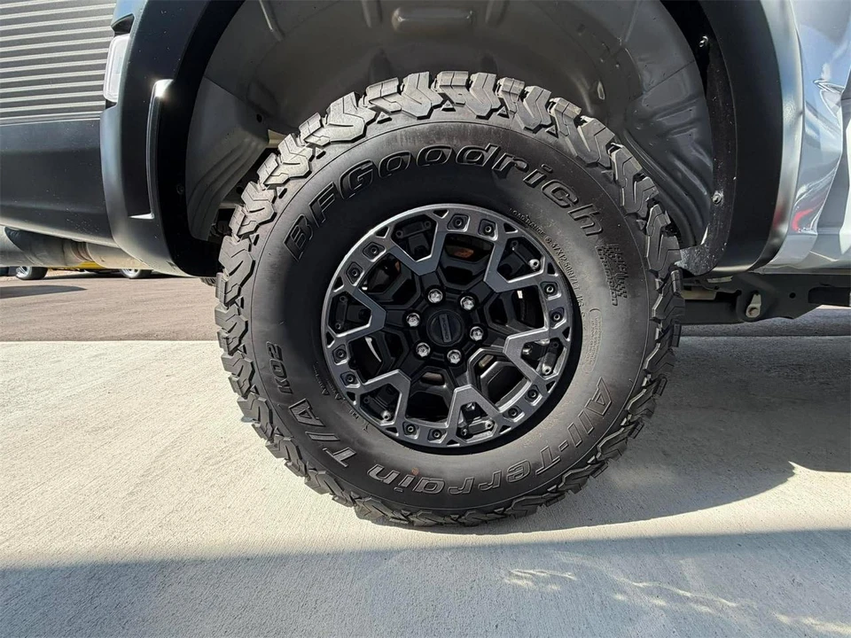 2025 Ford F-150 Raptor 14th Gen - Image 8 of 31