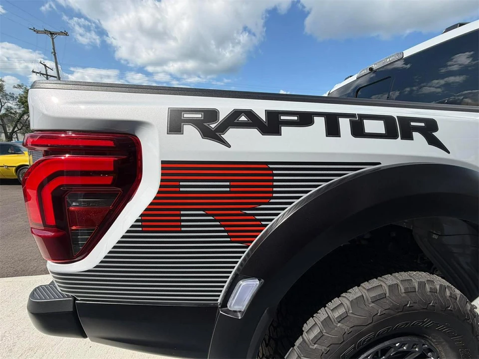 2025 Ford F-150 Raptor 14th Gen - Image 13 of 31