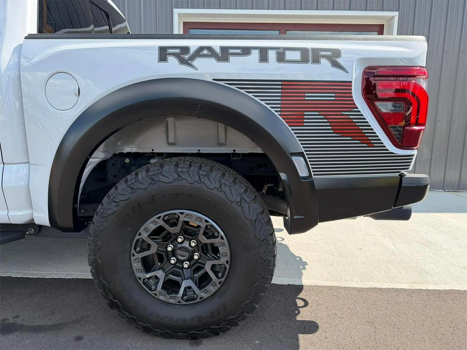 2025 Ford F-150 Raptor 14th Gen - Image 15 of 31