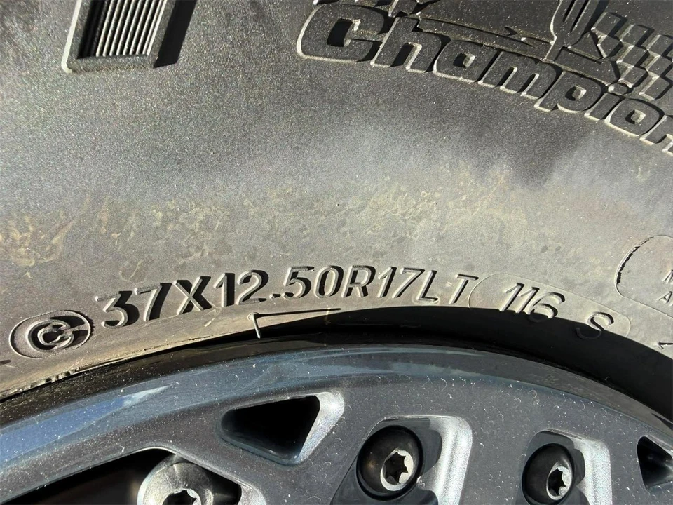 2025 Ford F-150 Raptor 14th Gen - Image 18 of 31