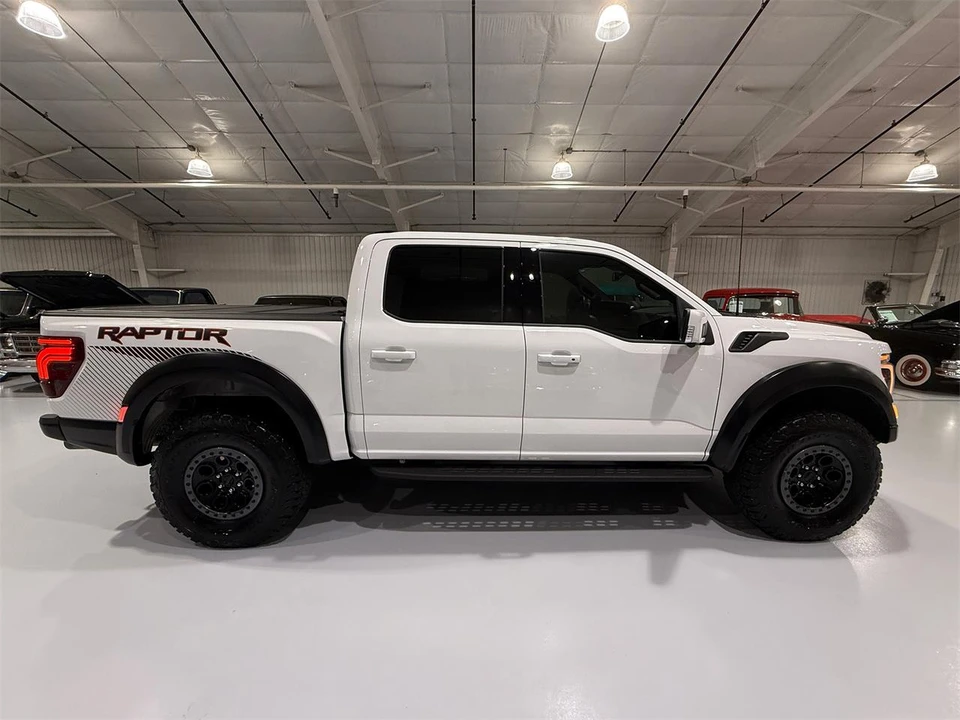2025 Ford F-150 Raptor 14th Gen - Image 10 of 29