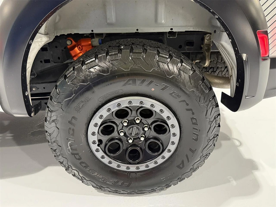 2025 Ford F-150 Raptor 14th Gen - Image 16 of 29