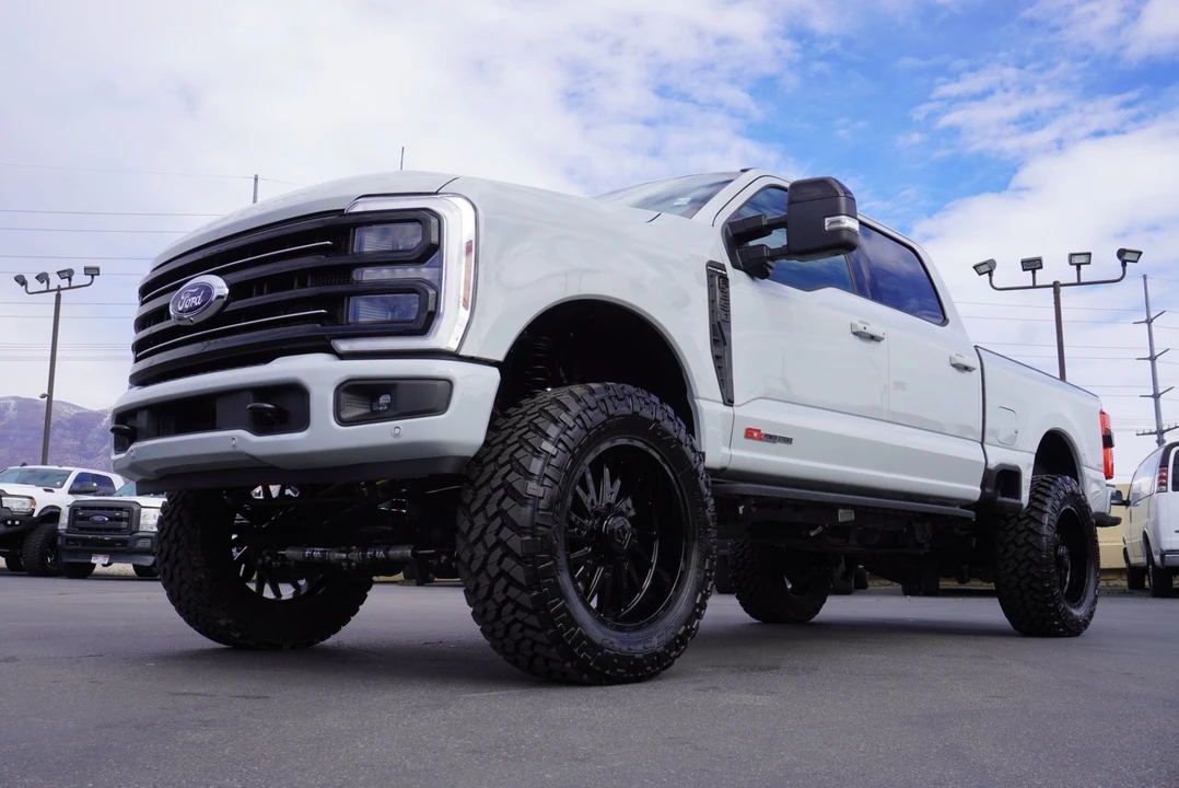 2025 Ford Super Duty 5th Gen - Image 6 of 12